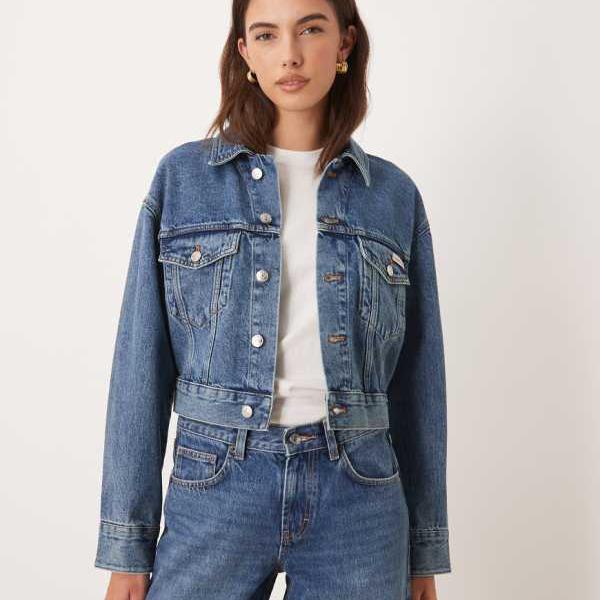 カルバンクラインジーンズ Calvin Klein Jeans カルバン・クライン・ジーンズのクロップド丈デニムトラッカージャケット（ミッドウォッシュブルー） かぶり笠 レディース お上さん インポートブランド