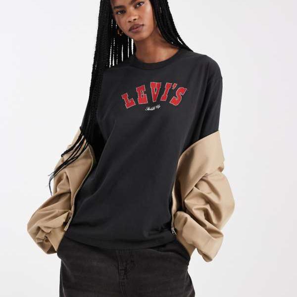 リーバイス Levi's リーバイスのオーバーサイズグラフィックTシャツ（ブラック） トップス レディース 女性 インポートブランド 小さいサイズから大きいサイズまで