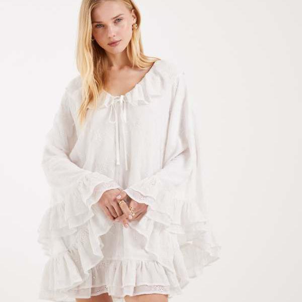ミスセルフリッジ Miss Selfridge  ミス・セルフリッジの刺しゅう入り口・入口シフォンケープドレス 衣装 レディース お上さん インポートブランド たわい無い大きさから気が大きい大きさまで