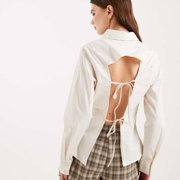 ミスセルフリッジ Miss Selfridge ミスセルフリッジのカットアウトバックフィットシャツ（エクリュ） トップス レディース 女性 インポートブランド 小さいサイズから大きいサイズまで