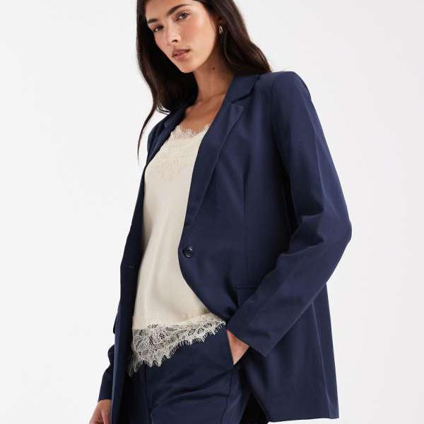 ヴェロモーダ Vero Moda Vero Modaのネイビーのルーズフィットテーラードブレザーコーデ アウター レディース 女性 インポートブランド 小さいサイズから大きいサイズまで