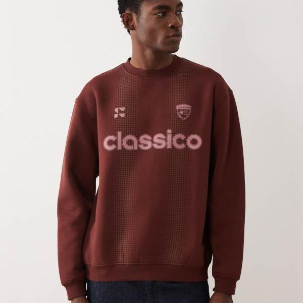 エイソス ASOS asos ASOS DESIGNのゆったりとした労働者の一団素っ首のトレーナー。蹴球のグラフィック入り口・入口、赤銅色。 トップス メンズ 成人男性 インポートブランド 弱められた大きさから馬鹿でかい大きさまで
