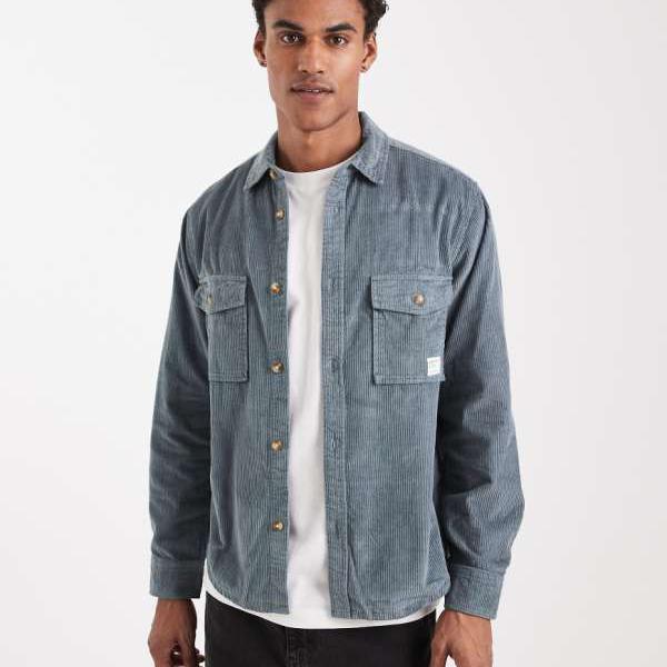 エイソス ASOS asos ASOS DESIGNのコーデュロイオーバーシャ??ツ（ブルーのバッジ付き） トップス メンズ 男性 インポートブランド 小さいサイズから大きいサイズまで