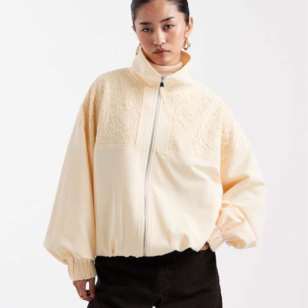 ミスセルフリッジ Miss Selfridge ミスセルフリッジのレースインサートオーバーサイズボンバージャケット（バターミルク） アウター レディース 女性 インポートブランド 小さいサイズから大きいサイズまで｜セレクトショップ　Diva　Closet