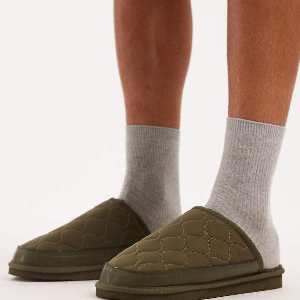 エイソス ASOS asos ASOS DESIGNのカーキナイロン製ミュールスリッパ（ボルグライニング付き） 靴 メンズ 男性 インポートブランド 小さいサイズから大きいサイズまで