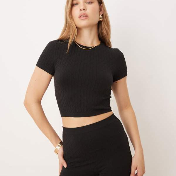 カルバンクライン Calvin Klein カルバン・クラインのシームレス クロップトップ（ブラック） トップス レディース 女性 インポートブランド 小さいサイズから大きいサイズまで