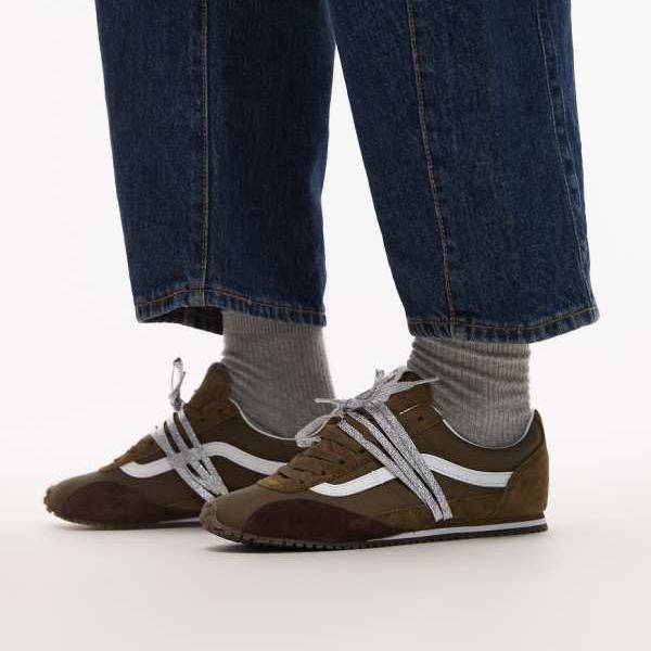 ヴァンズ Vans VANS バンズ オリーブ緑であることのVans Super Lowpro調教師 靴 レディース 成人女性 インポートブランド 弱められた大きさから馬鹿でかい大きさまで