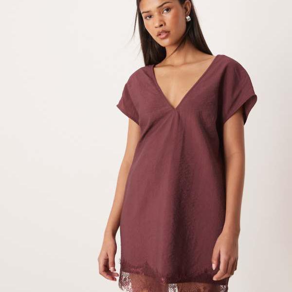 エイソス ASOS asos ASOS DESIGN Vネック シフトレース クリンクルサテン ミニドレス（チョコレート） ワンピース レディース 女性 インポートブランド 小さいサイズから大きいサイズまで