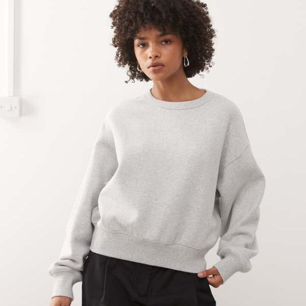 ウィークデイ Weekday 平日のオーバーサイズボックスフィットスウェットシャツ（グレーメランジ） トップス レディース 女性 インポートブランド 小さいサイズから大きいサイズまで｜セレクトショップ　Diva　Closet