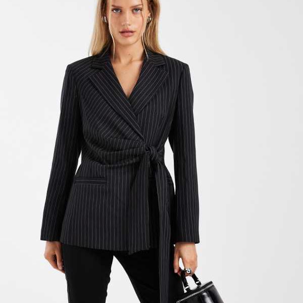 リバーアイランド River Island RIVER ISLAND リバーアイランドのストライプ柄タイウエストブレザー（ブラック） アウター レディース 女性 インポートブランド 小さいサイズから大きいサイズまで 21,752円