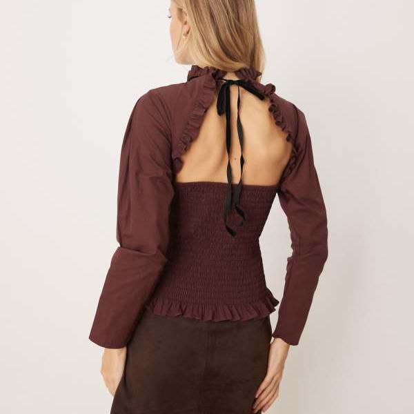 エイソス ASOS asos ASOS DESIGN ロングスリーブ スモックトップ(オープンバック、ブラウン) トップス レディース 女性 インポートブランド 小さいサイズから大きいサイズまで