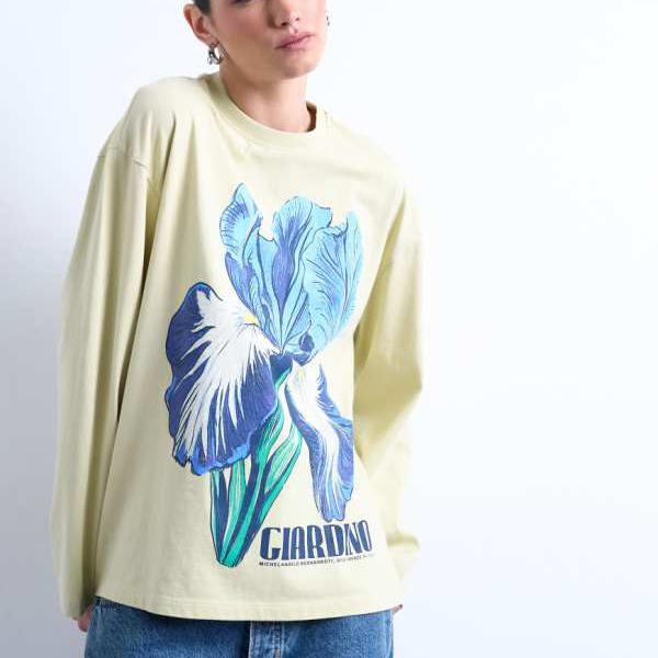 トップショップ Topshop TOPSHOP トップショップのグラフィック「ジャルディーノ・イリス」スケーターTシャツ（グリーン） トップス レディース 女性 インポートブランド 小さいサイズから大きいサイズまで