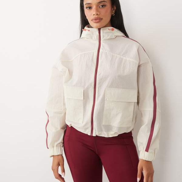 Sweaty Betty リップストップパッチポケット軽量ジャケット（ベージュ） アウター レディース 女性 インポートブランド 小さいサイズから大きいサイズまで｜セレクトショップ　Diva　Closet