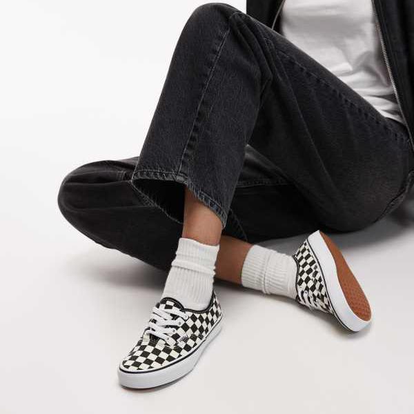 ヴァンズ Vans VANS バンズ Vans Authenticのスニーカー（黒と白） 靴 レディース お上さん インポートブランド たわい無い大きさから気が大きい大きさまで