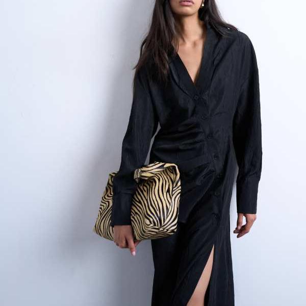 トップショップ Topshop TOPSHOP トップショップのオープンカラー ルーシュ ロングスリーブ ミディシャツドレス（ブラック） トップス レディース 女性 インポートブランド 小さいサイズから大きいサイズまで