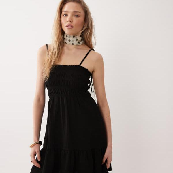 ミスセルフリッジ Miss Selfridge ミスセルフリッジのシャーリングキャミミニドレス（ブラック） ワンピース レディース 女性 インポートブランド 小さいサイズから大きいサイズまで 10,467円