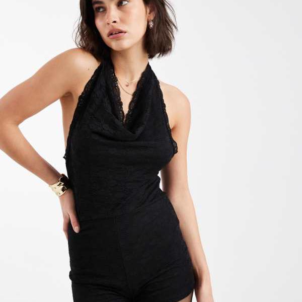 ミスセルフリッジ Miss Selfridge ミスセルフリッジのレース カウルネック プレイスーツ（ブラック、スカーフディテール付き） オールインワン レディース 女性 インポートブランド 小さいサイズから大きいサイズまで