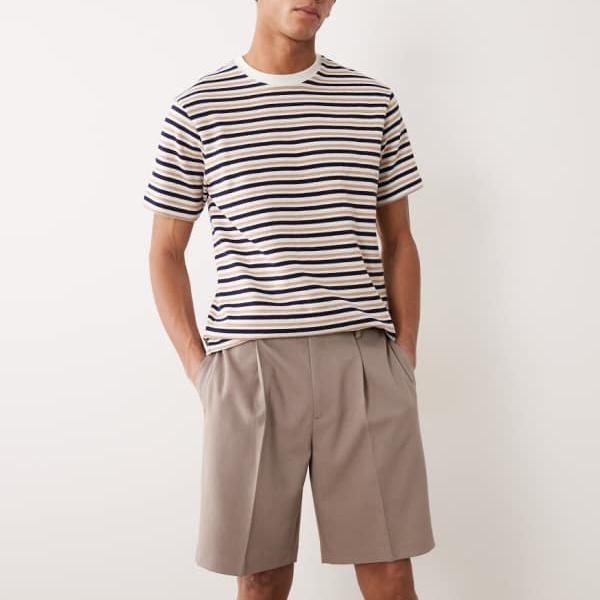エイソス ASOS asos ASOS DESIGN スマートレギュラーショーツ（プリーツ入り、ブラウン） パンツ ボトム メンズ 男性 インポートブランド 小さいサイズから大きいサイズまで 12,180円