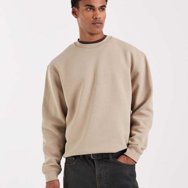 エイソス ASOS asos ASOS DESIGN エッセンシャルズ 伸び伸びする相応う トレーナー（ともし火赤銅色） トップス メンズ 成人男性 インポートブランド 弱められた大きさから馬鹿でかい大きさまで