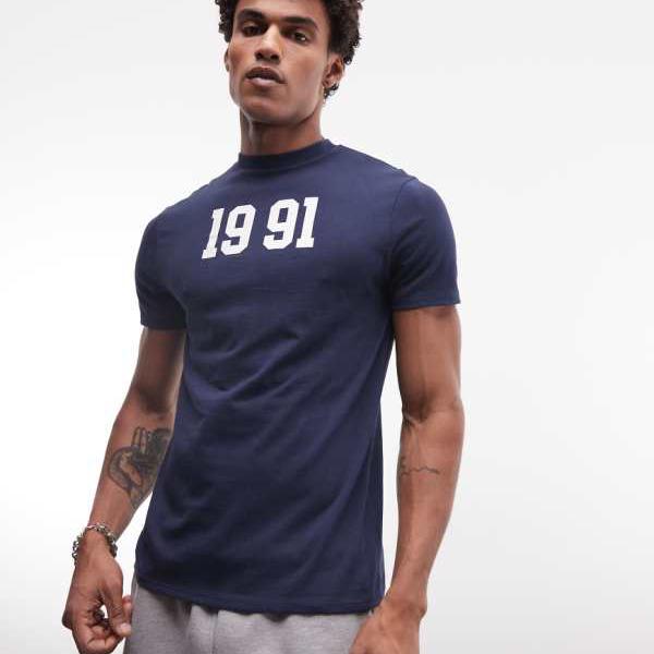 エイソス ASOS asos ASOS DESIGN か細いティーシャツ、1991グラフィック入り口・入口、米国海軍 トップス メンズ 成人男性 インポートブランド ごく小さい大きさから大層らしい大きさまで