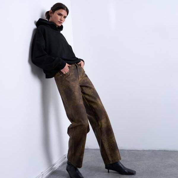 トップショップ Topshop TOPSHOP トップショップのフェイクレザーウォッシュブラウンストレートレッグトラウザー（ブラウン） ボトム レディース 女性 インポートブランド 小さいサイズから大きいサイズまで