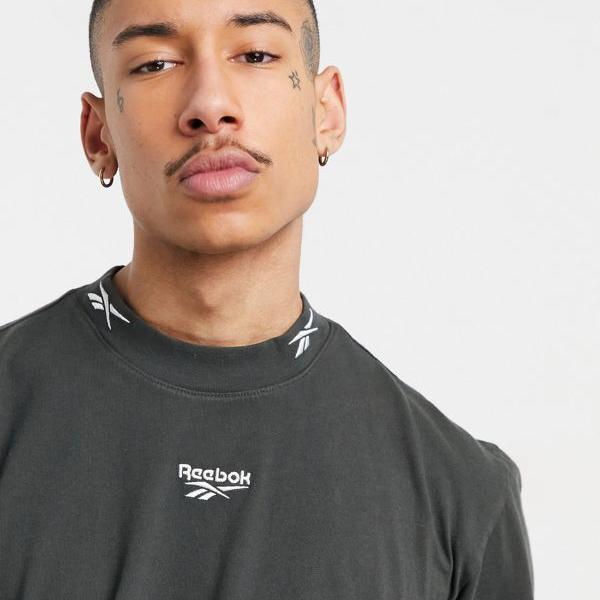 60 Off リーボック Reebok Reebokclassicsがウォッシュドカーキの長袖tシャツをコーディネート トップス メンズ 男性 インポートブランド 小さいサイズから大きいサイズまで 驚きの安さ Protectoneglobal Com