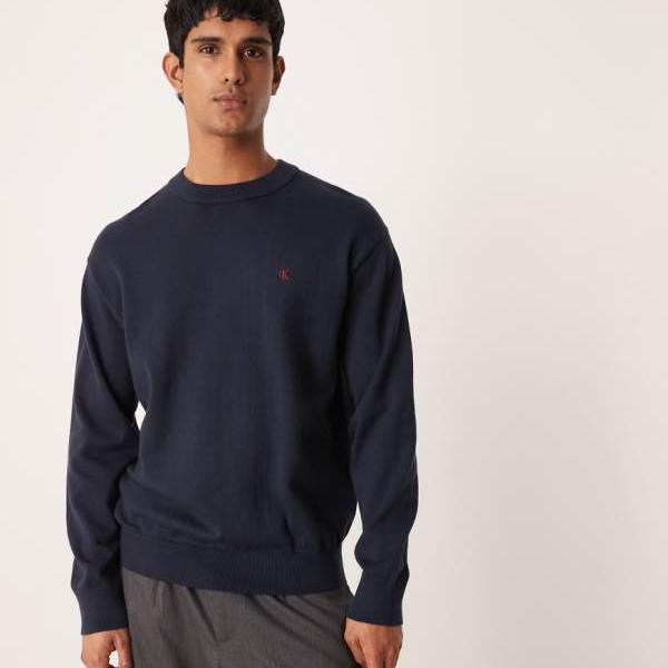 カルバンクラインジーンズ Calvin Klein Jeans カルバン・クライン・ジーンズの対比ロゴタイプ入り口・入口編み物前掛け（米国海軍） トップス メンズ 成人男性 インポートブランド たわい無い大きさから大層らしい大きさまで