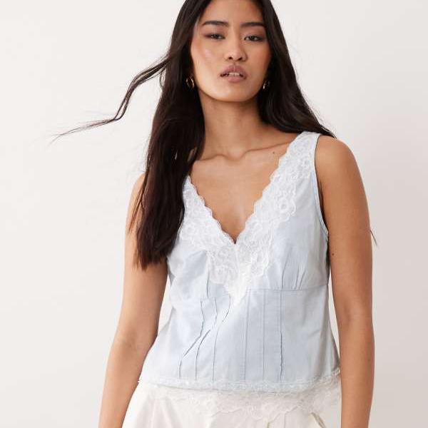 ミスセルフリッジ Miss Selfridge ミスセルフリッジのレースミックスシャンブレーキャミソール（ライトブルーウォッシュ） トップス レディース 女性 インポートブランド 小さいサイズから大きいサイズまで｜セレクトショップ　Diva　Closet