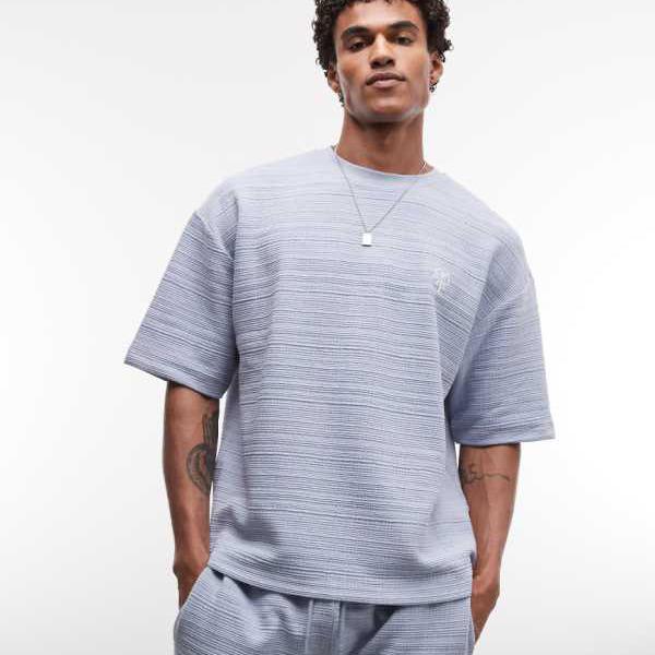 エイソス ASOS asos ASOS DESIGNのヘビーウェイトのボックスシルエットオーバーサイズプルオーバーセットアップ。前胸部にグラフィック刷り上げる入り口・入口。青みのテクスチャード出どころを当て嵌める。 トップス メンズ 成人男性 インポートブランド 弱められた大きさから馬鹿でかい大きさまで