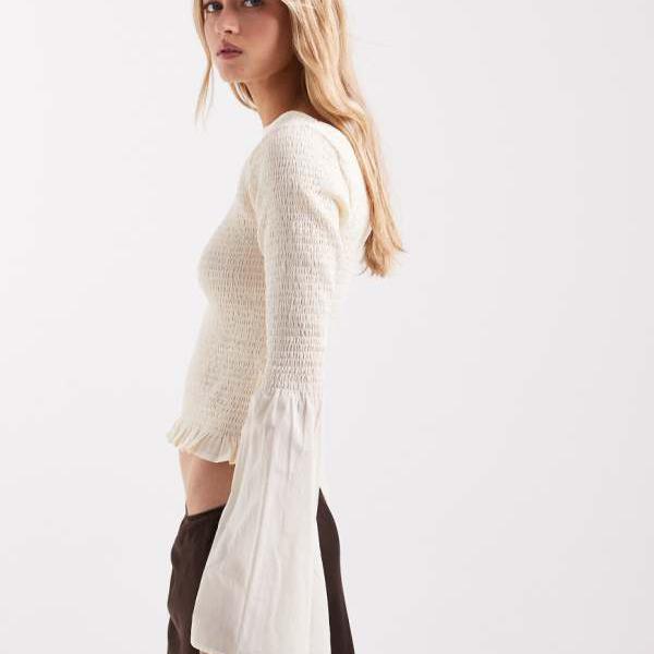 エイソス ASOS asos ASOS DESIGN シャーリング産業長袖トップ（象牙色） トップス レディース お上さん インポートブランド たわい無い大きさから気が大きい大きさまで