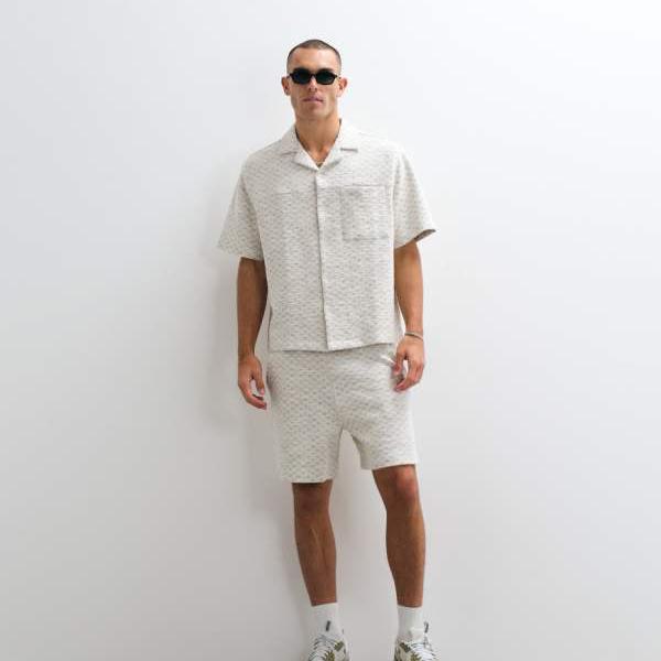 エイソス ASOS asos ASOS DESIGN ミドル丈テクスチャードショーツ（エクリュ） パンツ ボトム メンズ 男性 インポートブランド 小さいサイズから大きいサイズまで｜セレクトショップ　Diva　Closet