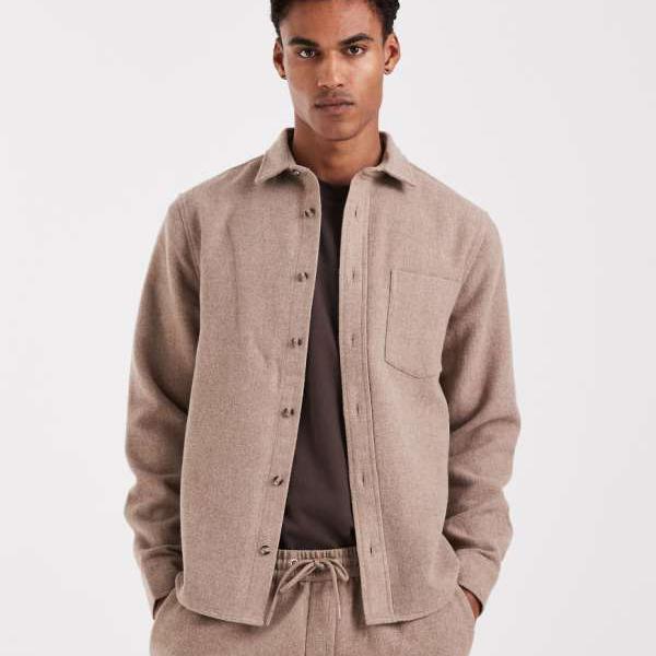 エイソス ASOS asos ASOS DESIGN コーデュロイ テクスチャード オーバーシャツ（ウール、ベージュ） トップス メンズ 男性 インポートブランド 小さいサイズから大きいサイズまで