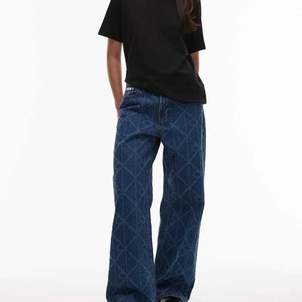 カルバンクラインジーンズ Calvin Klein Jeans カルバン・クライン・ジーンズ レーザーカット リピートロゴ ローライズ バギージーンズ（ミッドブルー） パンツ ボトム レディース 女性 インポートブランド 小さいサイズから大きいサイズまで
