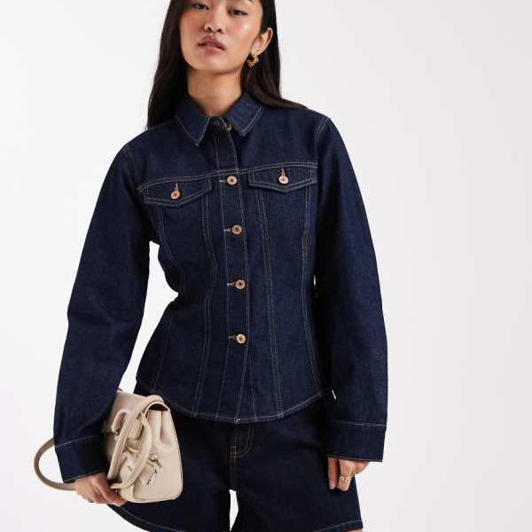 ニュールック New Look ニュー・ルックのウエストを絞ったデニムジャケット（ネイビー） アウター レディース 女性 インポートブランド 小さいサイズから大きいサイズまで 16,842円