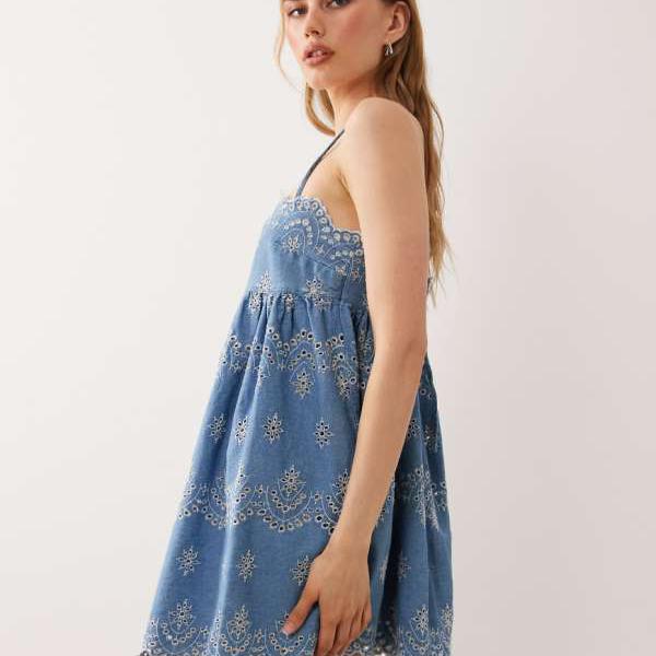 エイソス ASOS asos ASOS DESIGN ホンブルグ帽ジーンズ刺しゅうキャミミニドレス（ミッドブルー） 衣装 レディース お上さん インポートブランド たわい無い大きさから気が大きい大きさまで