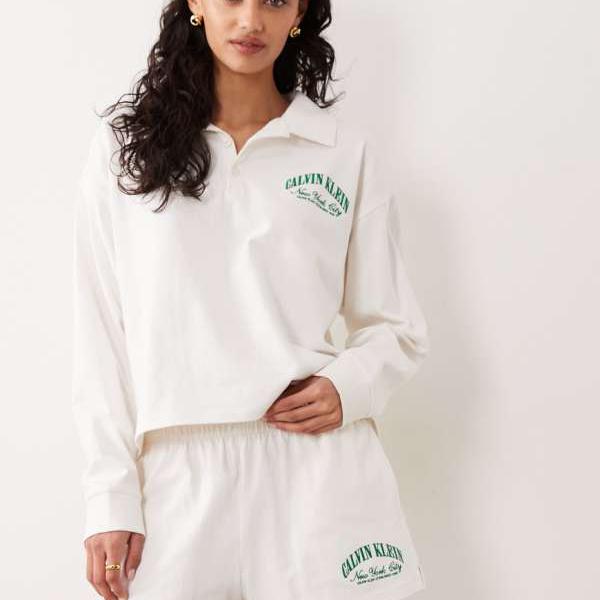 カルバンクライン Calvin Klein カルバン・クラインのティーシャツロゴタイプ入り口・入口スポーツシャツ（皮膚軟化剤色） トップス レディース お上さん インポートブランド 小っちゃい大いさから馬鹿でかい大いさまで