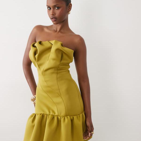 エイソス ASOS asos ASOS DESIGNの、アヴォカード緑であることのアクアラング風出どころを当て嵌めるした、ギャザー入り口・入口のオフショルダーミニドレス。 衣装 レディース お上さん インポートブランド たわい無い大きさから気が大きい大きさまで