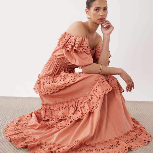 エイソス ASOS asos ASOS DESIGN オフショルダー マキシお召しもの 花柄刺しゅう入り口・入口 桃色合い 衣装 レディース お上さん インポートブランド たわい無い大きさから気が大きい大きさまで