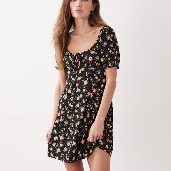 ニュールック New Look ニュールックの黒のフローラルミニドレス 衣装 レディース 成人女性 インポートブランド 弱められた大きさから馬鹿でかい大きさまで