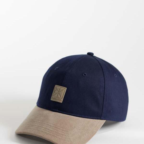 カルバンクライン Calvin Klein カルバン・クラインの暗然たる青碧とベージュのミックスカラーブロックキャップ 鳥打ち帽 メンズ 成人男性 インポートブランド