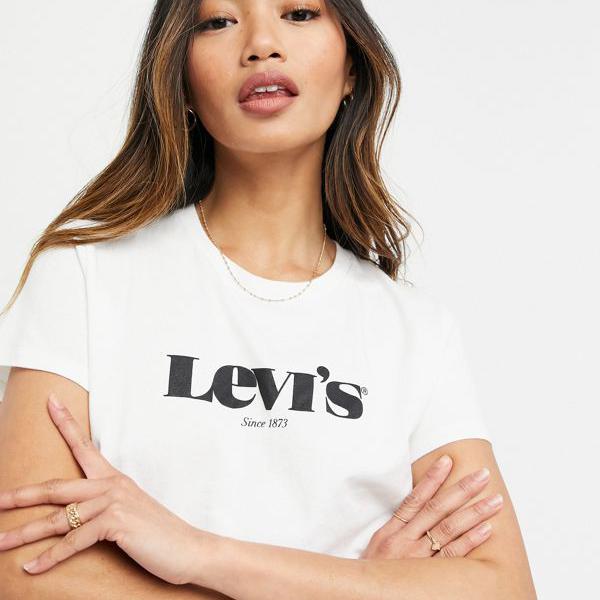 魅力的な 楽天市場 リーバイス Levi S 白の胸のロゴが入ったリーバイスの完璧なtシャツ トップス レディース 女性 インポートブランド 小さいサイズから大きいサイズまで セレクトショップ Diva Closet 信頼 Cvclinic Ru