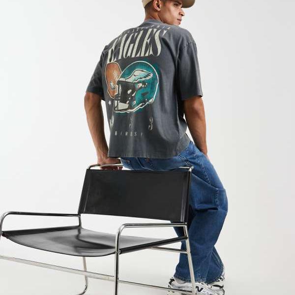 エイソス ASOS asos ASOS DESIGNの大層らしい大きさティーシャツ。NFLフィラデルフィア・イーグルスの刷り上げる入り口・入口、ウォッシュドブラック。 トップス メンズ 成人男性 インポートブランド ごく小さい大きさから大層らしい大きさまで
