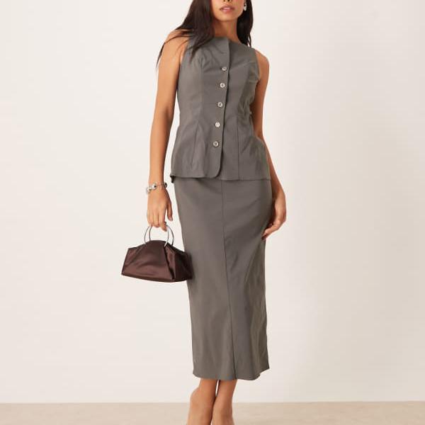 エイソス ASOS asos ASOS DESIGN スラッシュネックボタンダウンミディドレス（薄墨色） 衣装 レディース 成人女性 インポートブランド 弱められた大きさから馬鹿でかい大きさまで