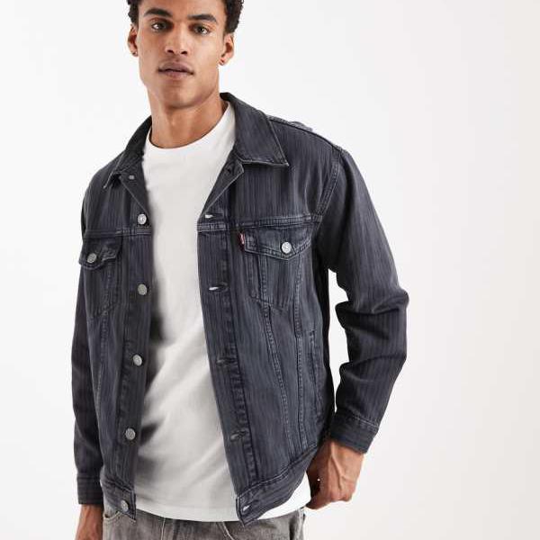 リーヴァイズジーンズ  Levi\u0027s リーヴァイズジーンズのリラックスフィットデニムトラッカージャケット、黒いことの同系色縞模様柄 かぶり笠 メンズ 成人男性 インポートブランド