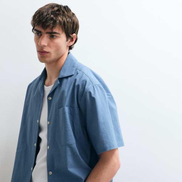 ASOS COLLECTIVEのミッドブルーのリネン素材のコットンシャツとコットンシャツのセットアップ トップス メンズ 男性 インポートブランド 小さいサイズから大きいサイズまで｜セレクトショップ　Diva　Closet