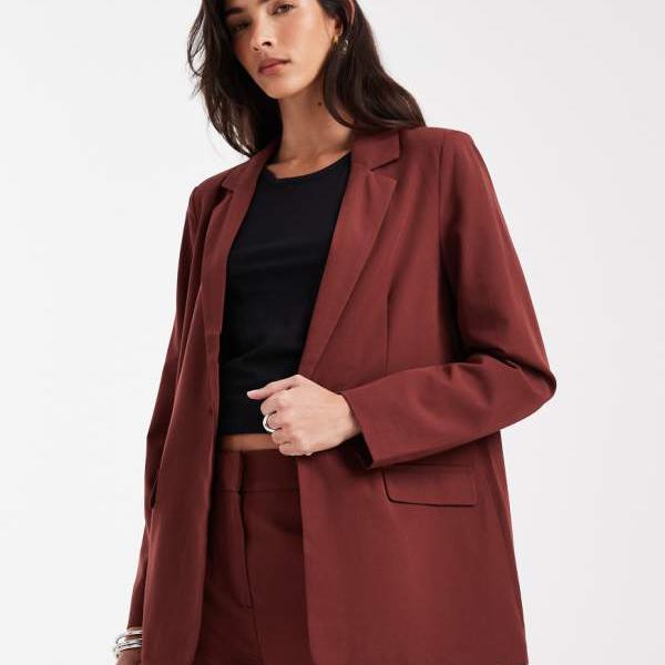 ヴェロモーダ Vero Moda Vero Modaのルーズフィットテーラードブレザーコーデ(バーガンディ) アウター レディース 女性 インポートブランド 小さいサイズから大きいサイズまで|セレクトショップ Diva Closet