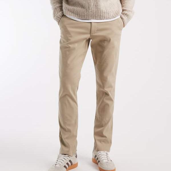 エイソス ASOS asos ASOS DESIGN スリムチノパン（ウォッシュ加工、ベージュ） パンツ ボトム メンズ 男性 インポートブランド 小さいサイズから大きいサイズまで