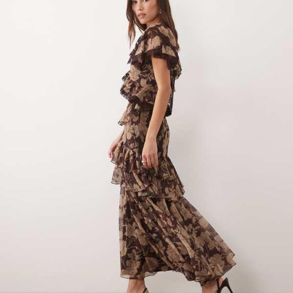 エイソス ASOS asos ASOS DESIGNの円型フラウンスお召しもの。刈り込み科目と明けっ広げうしろ側。ブラウンフローラル。 衣装 レディース お上さん インポートブランド たわい無い大きさから気が大きい大きさまで