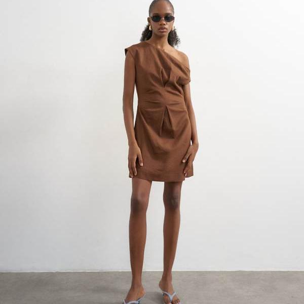 トップショップ Topshop TOPSHOP トップショップのオフショルダー、ウエストタック入りミニリネンドレス（チョコレートカラー） ワンピース レディース 女性 インポートブランド 小さいサイズから大きいサイズまで