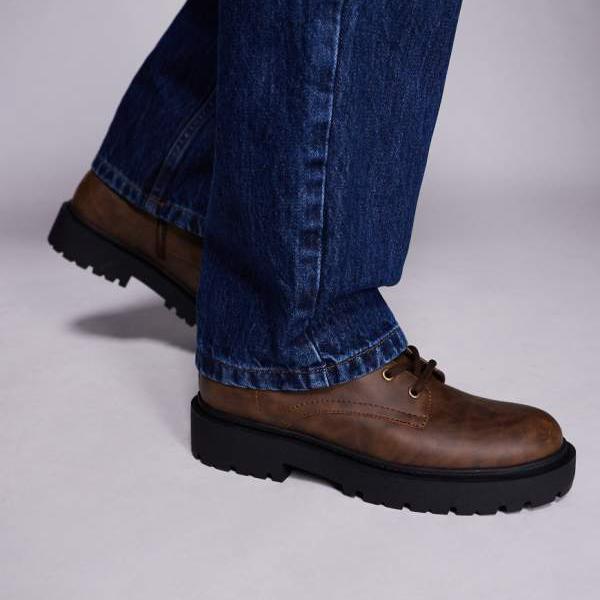 エイソス ASOS asos ASOS DESIGNのチャンキーソール付きブラウンのレースアップブーツ 靴 メンズ 男性 インポートブランド 小さいサイズから大きいサイズまで